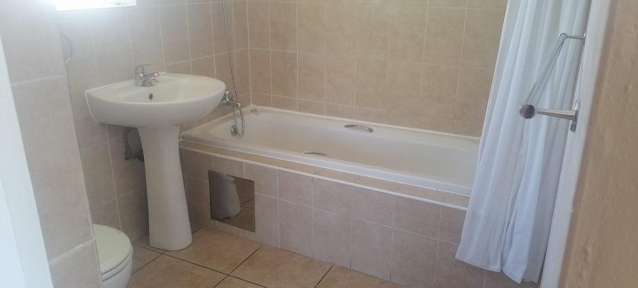 To Let 1 Bedroom Property for Rent in Florida Glen Gauteng