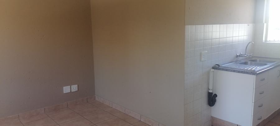 To Let 1 Bedroom Property for Rent in Florida Glen Gauteng