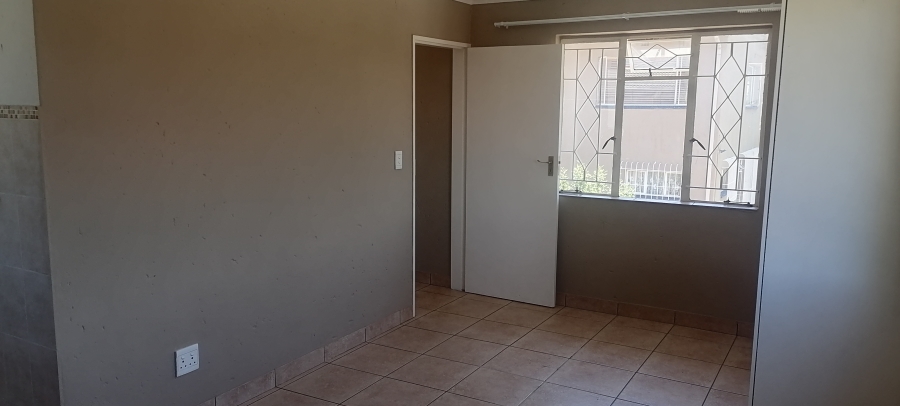 To Let 1 Bedroom Property for Rent in Florida Glen Gauteng