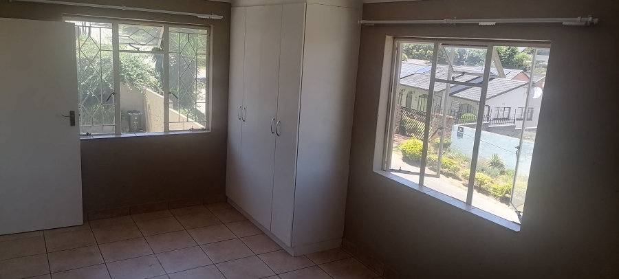 To Let 1 Bedroom Property for Rent in Florida Glen Gauteng