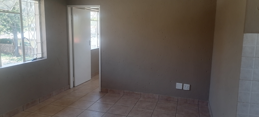 To Let 1 Bedroom Property for Rent in Florida Glen Gauteng