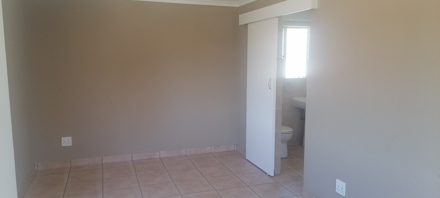 To Let 1 Bedroom Property for Rent in Florida Glen Gauteng