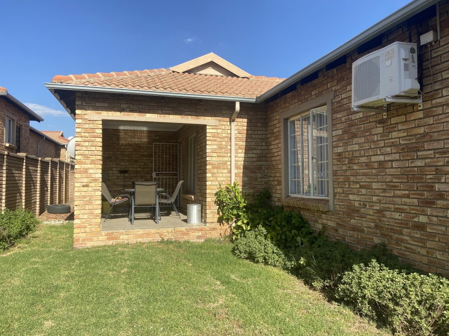 3 Bedroom Property for Sale in Kosmosdal Gauteng