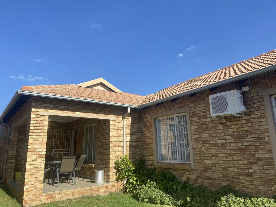 3 Bedroom Property for Sale in Kosmosdal Gauteng