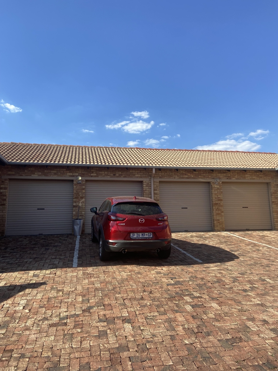 3 Bedroom Property for Sale in Kosmosdal Gauteng