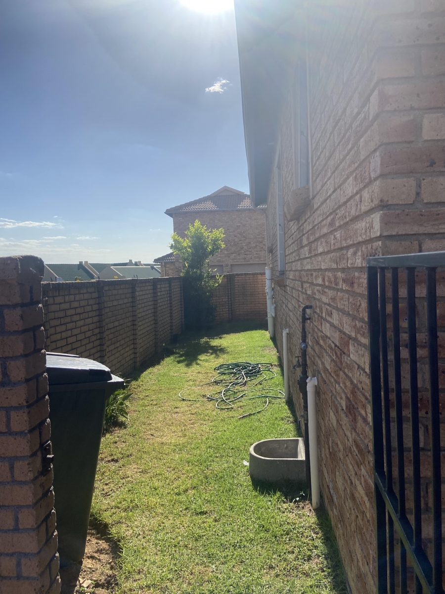 3 Bedroom Property for Sale in Kosmosdal Gauteng