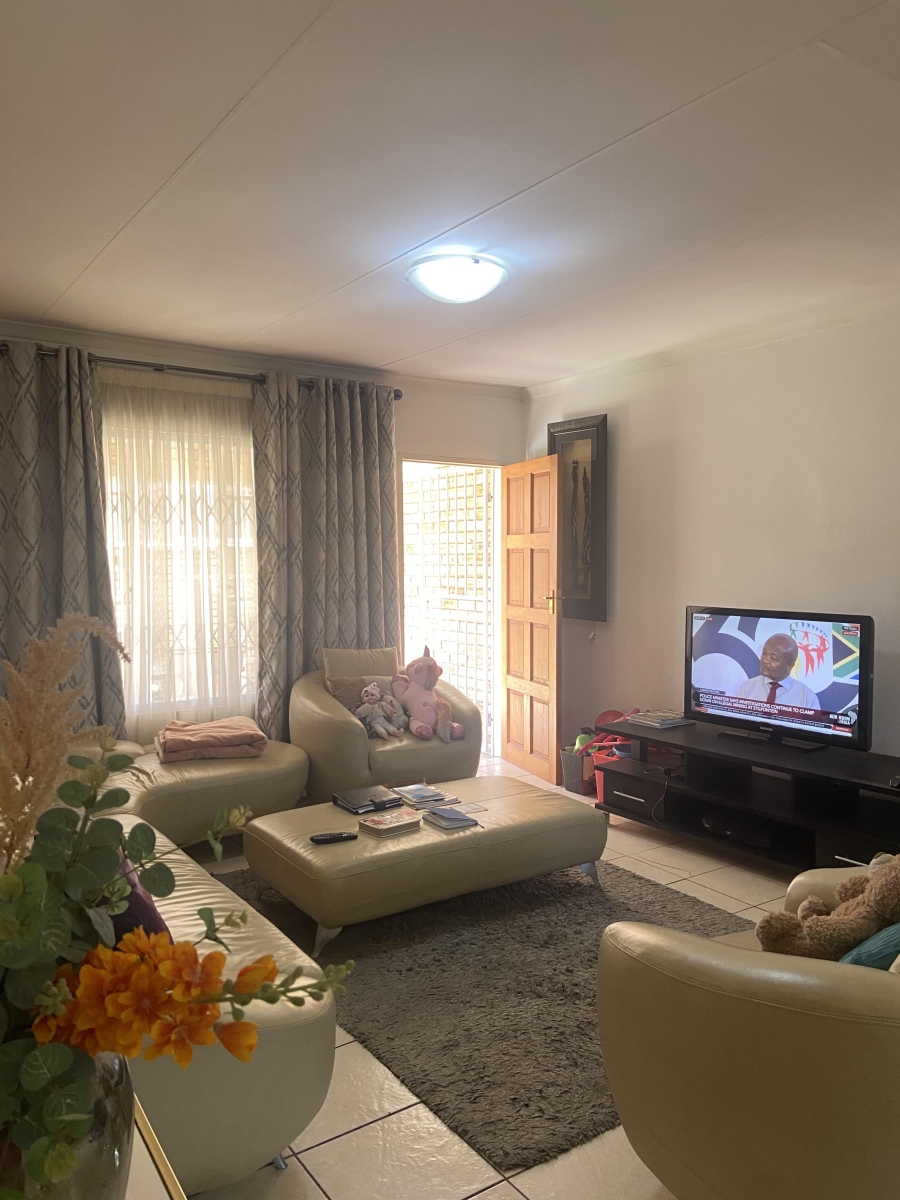 3 Bedroom Property for Sale in Kosmosdal Gauteng