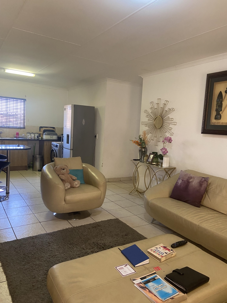 3 Bedroom Property for Sale in Kosmosdal Gauteng