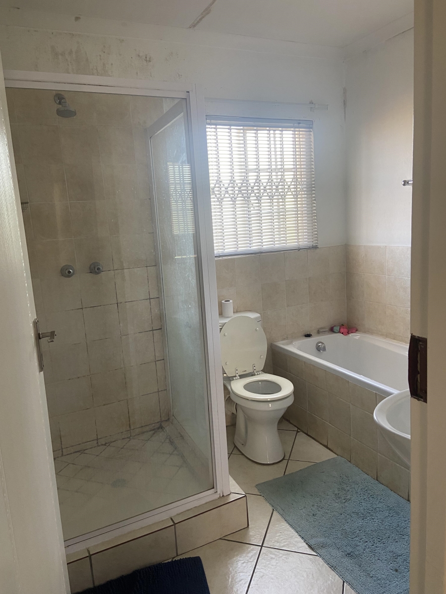 3 Bedroom Property for Sale in Kosmosdal Gauteng