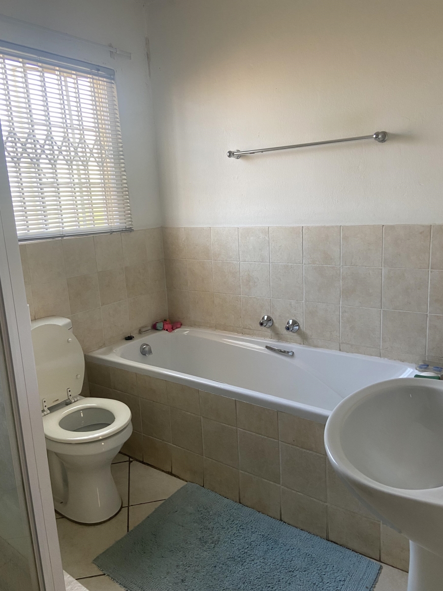 3 Bedroom Property for Sale in Kosmosdal Gauteng