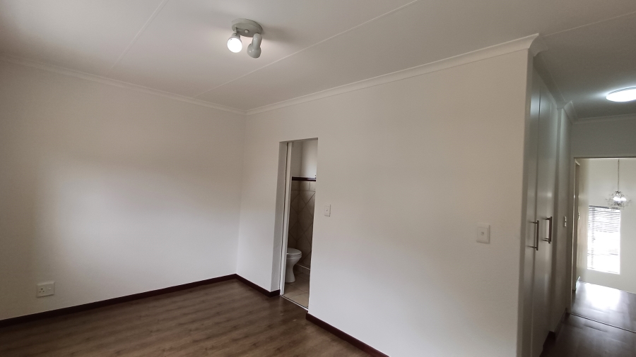 2 Bedroom Property for Sale in Sunninghill Gauteng