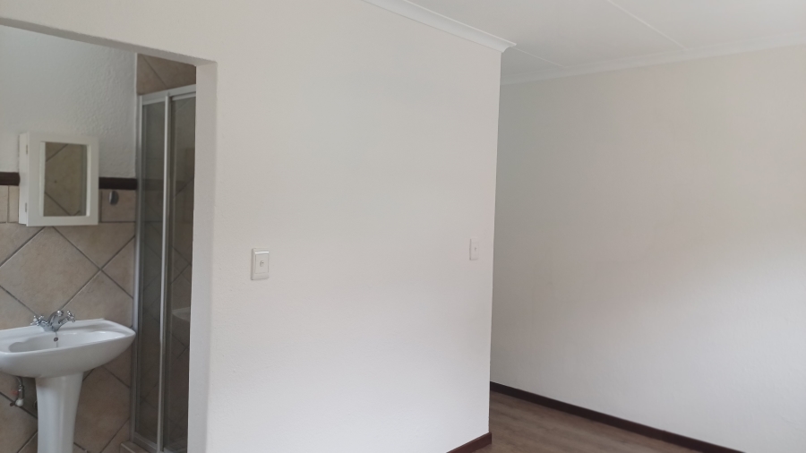 2 Bedroom Property for Sale in Sunninghill Gauteng