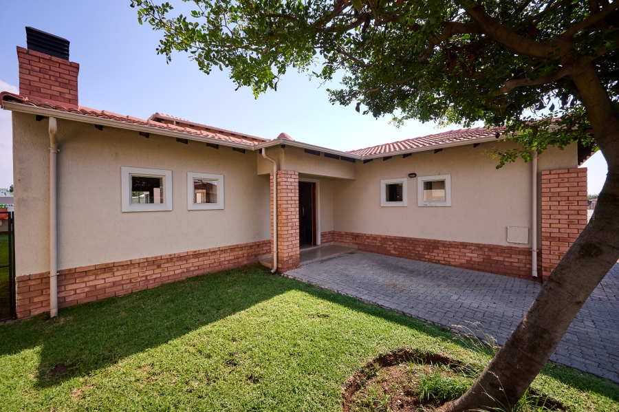 4 Bedroom Property for Sale in Noordwyk Gauteng