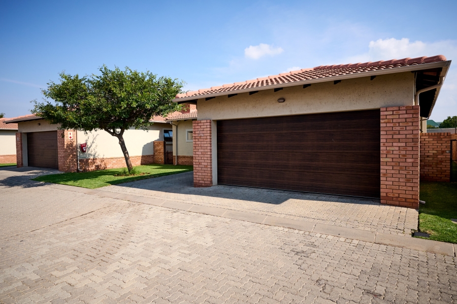 4 Bedroom Property for Sale in Noordwyk Gauteng