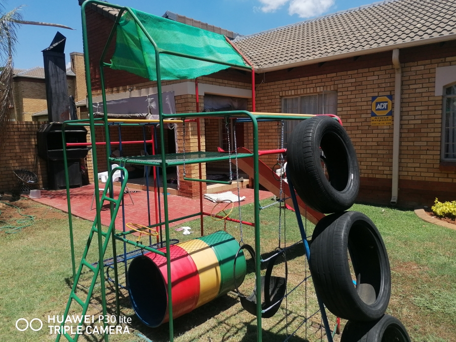 3 Bedroom Property for Sale in Equestria Gauteng