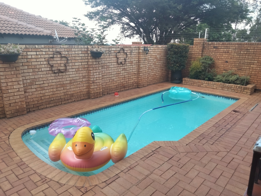 3 Bedroom Property for Sale in Pinehaven Gauteng