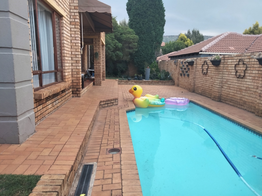 3 Bedroom Property for Sale in Pinehaven Gauteng