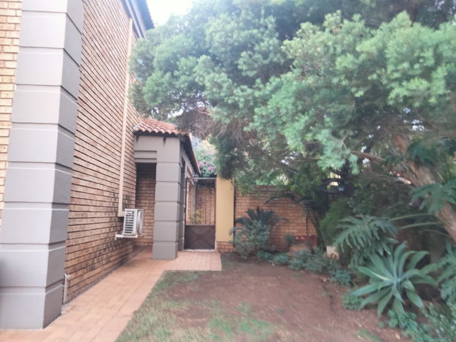 3 Bedroom Property for Sale in Pinehaven Gauteng