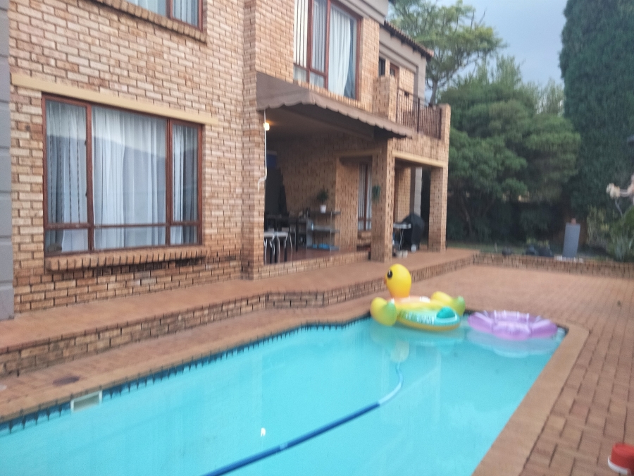 3 Bedroom Property for Sale in Pinehaven Gauteng