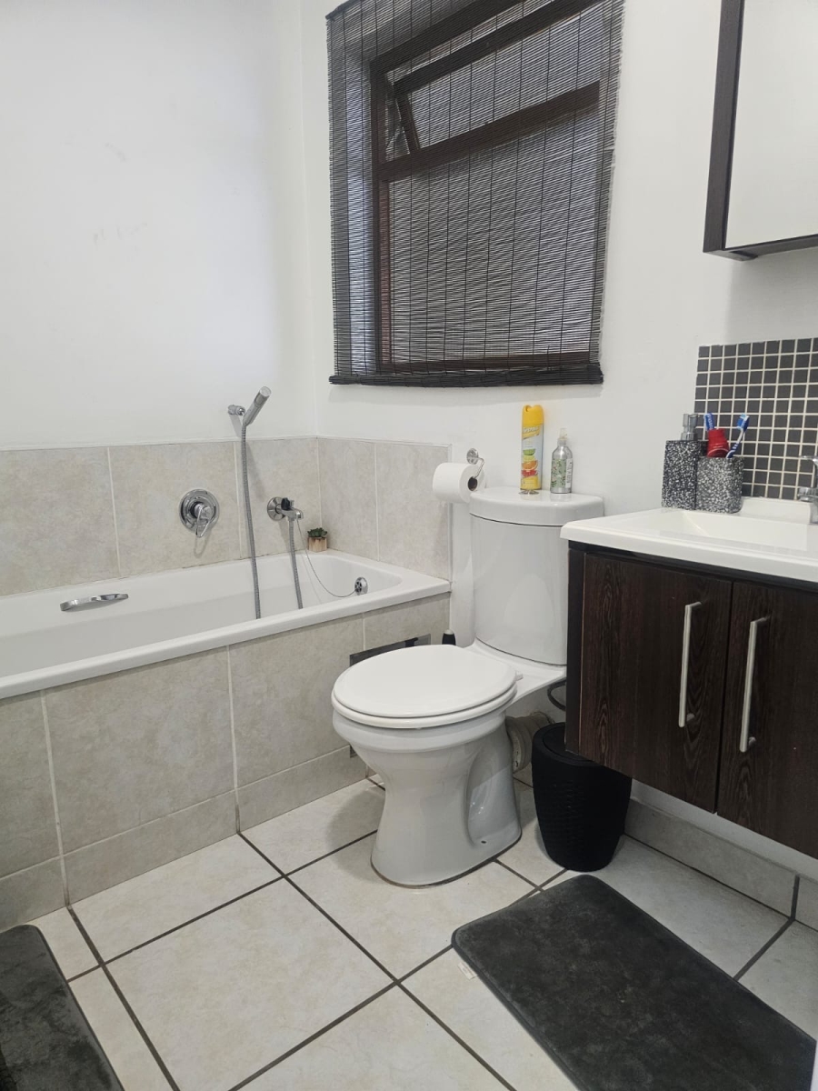 To Let 1 Bedroom Property for Rent in Lonehill Gauteng