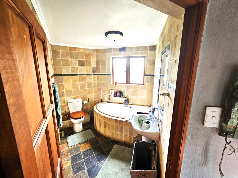 4 Bedroom Property for Sale in Leeuwfontein Gauteng