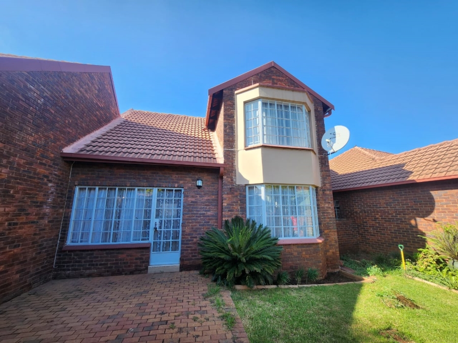 3 Bedroom Property for Sale in Eldoraigne Gauteng