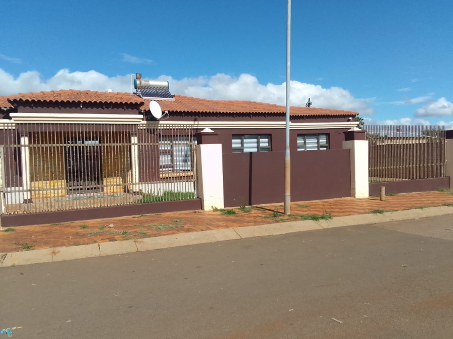 To Let 4 Bedroom Property for Rent in Mid Ennerdale Gauteng