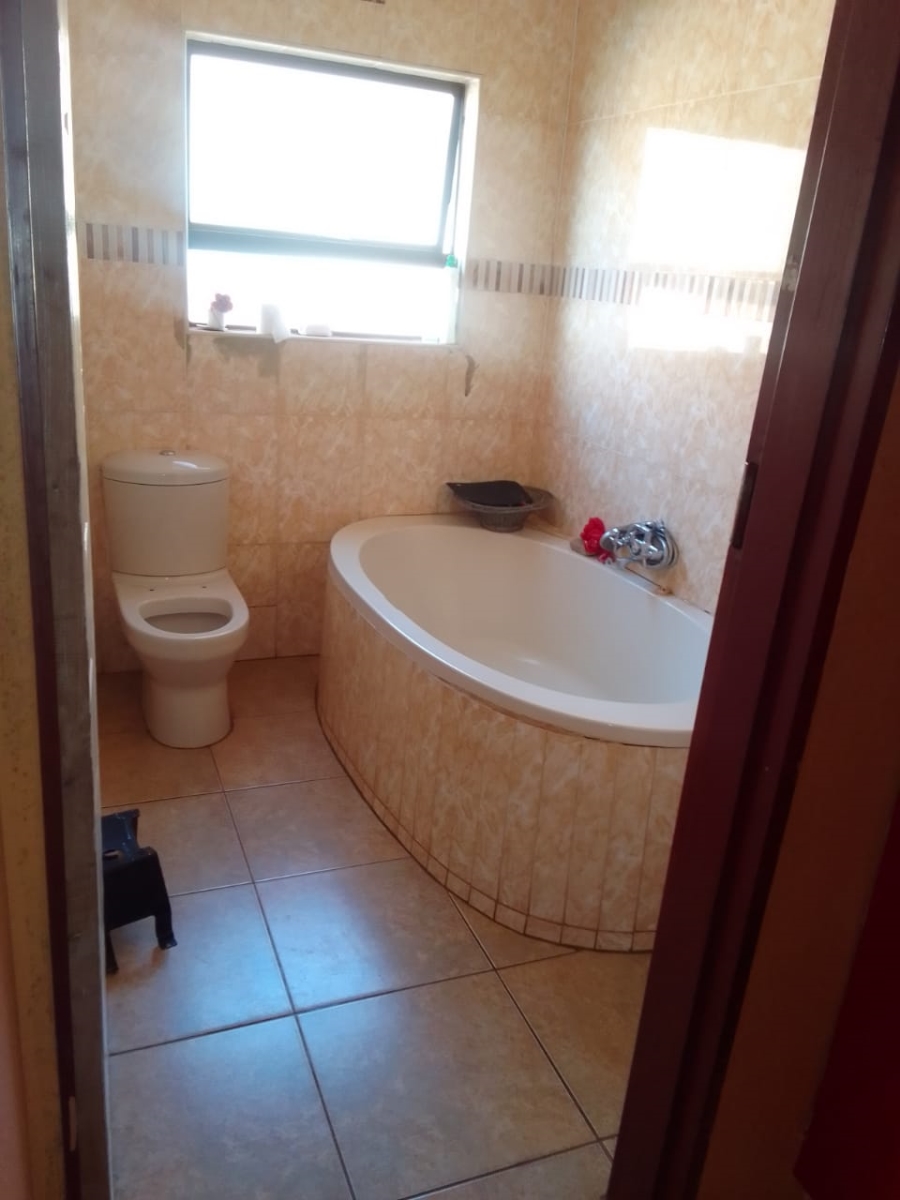 To Let 4 Bedroom Property for Rent in Mid Ennerdale Gauteng