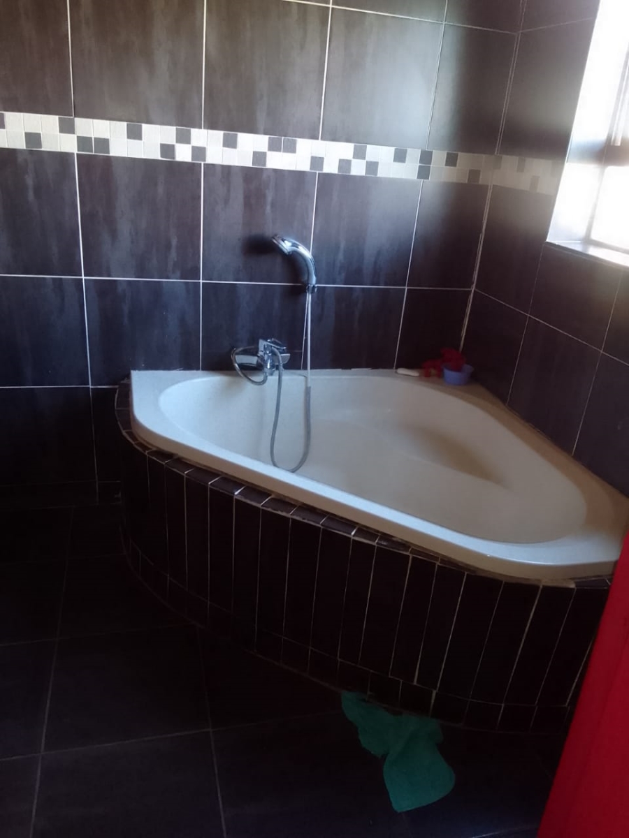 To Let 4 Bedroom Property for Rent in Mid Ennerdale Gauteng