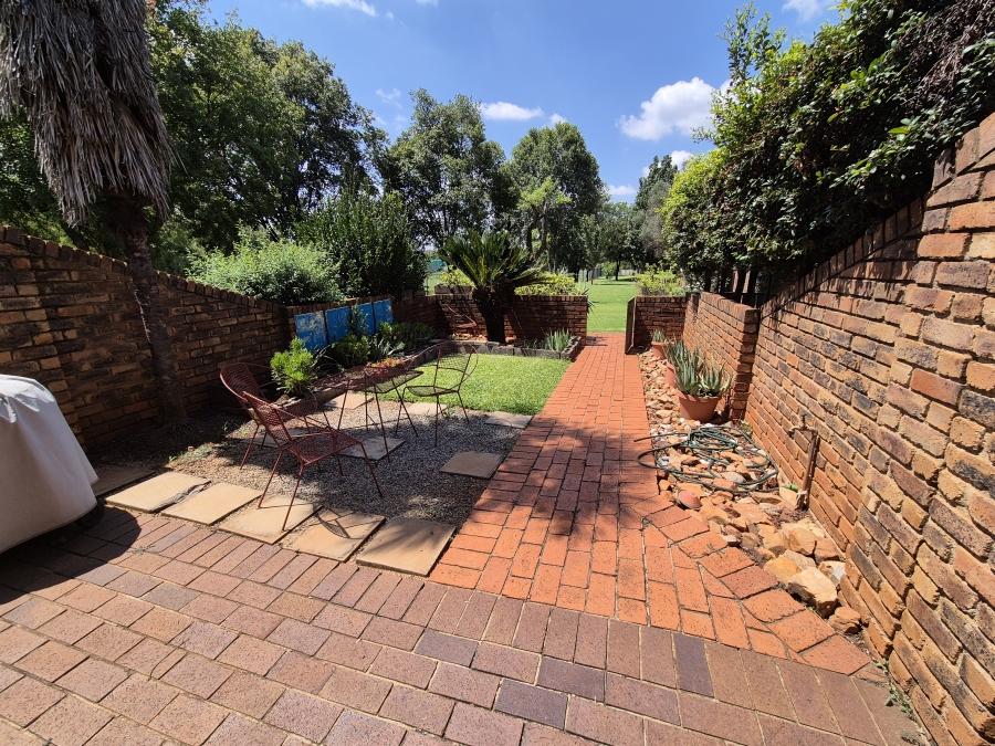 2 Bedroom Property for Sale in Hennopspark Gauteng