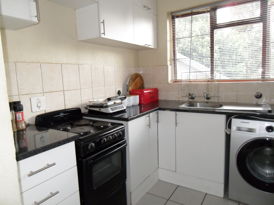 2 Bedroom Property for Sale in Corlett Gardens Gauteng