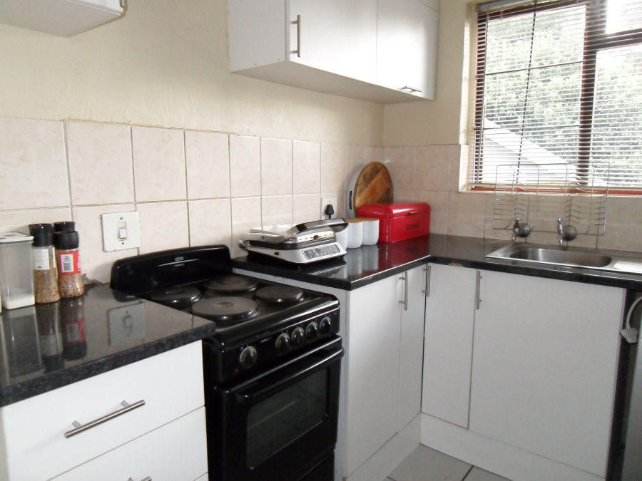 2 Bedroom Property for Sale in Corlett Gardens Gauteng