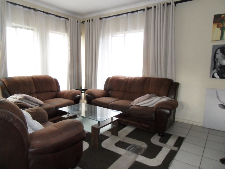 2 Bedroom Property for Sale in Corlett Gardens Gauteng