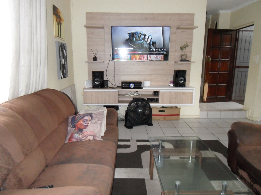 2 Bedroom Property for Sale in Corlett Gardens Gauteng