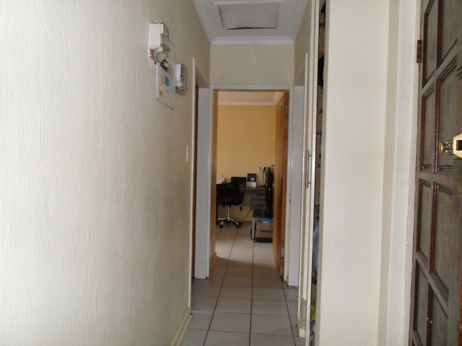 2 Bedroom Property for Sale in Corlett Gardens Gauteng