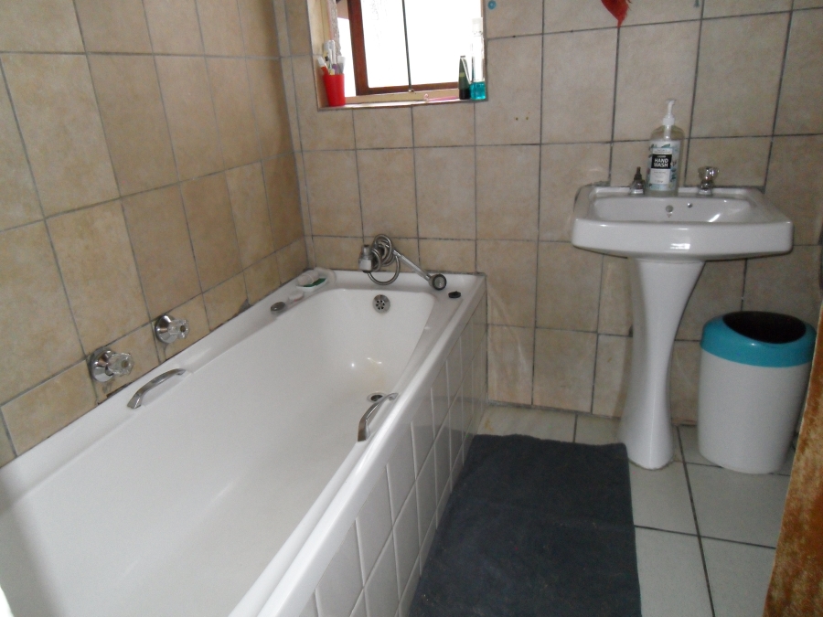 2 Bedroom Property for Sale in Corlett Gardens Gauteng