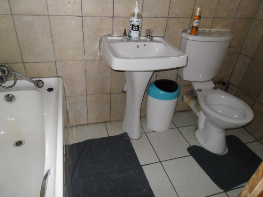 2 Bedroom Property for Sale in Corlett Gardens Gauteng