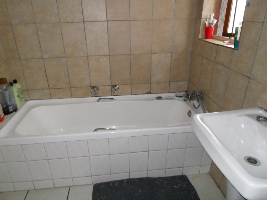 2 Bedroom Property for Sale in Corlett Gardens Gauteng