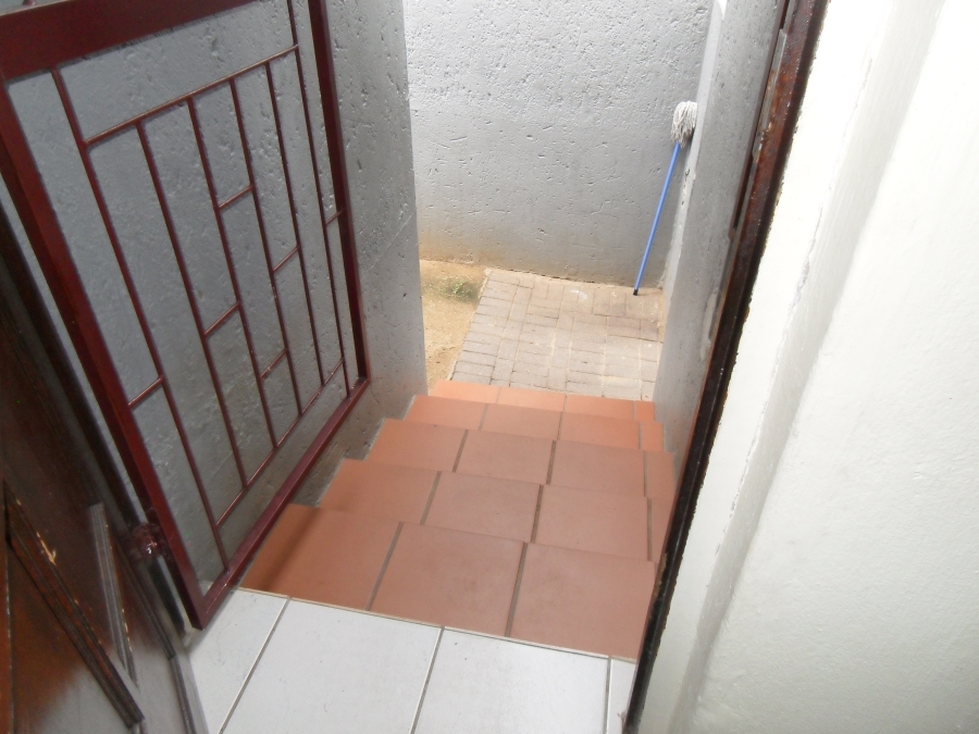 2 Bedroom Property for Sale in Corlett Gardens Gauteng