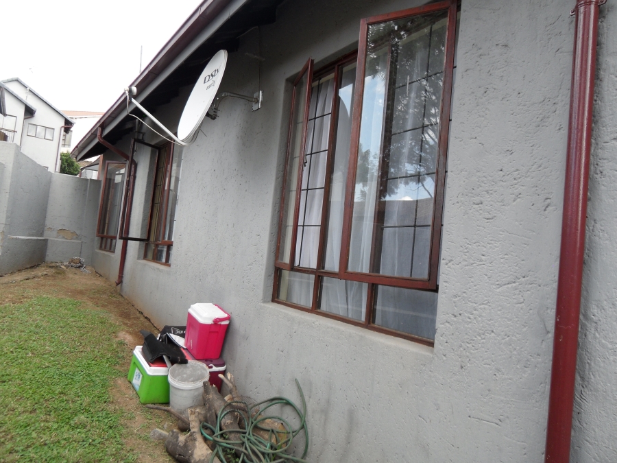 2 Bedroom Property for Sale in Corlett Gardens Gauteng