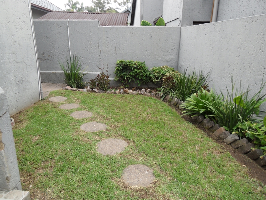 2 Bedroom Property for Sale in Corlett Gardens Gauteng