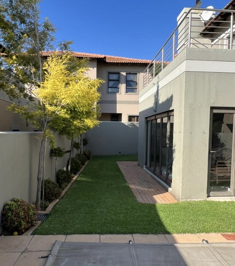 3 Bedroom Property for Sale in Greenstone Hill Gauteng