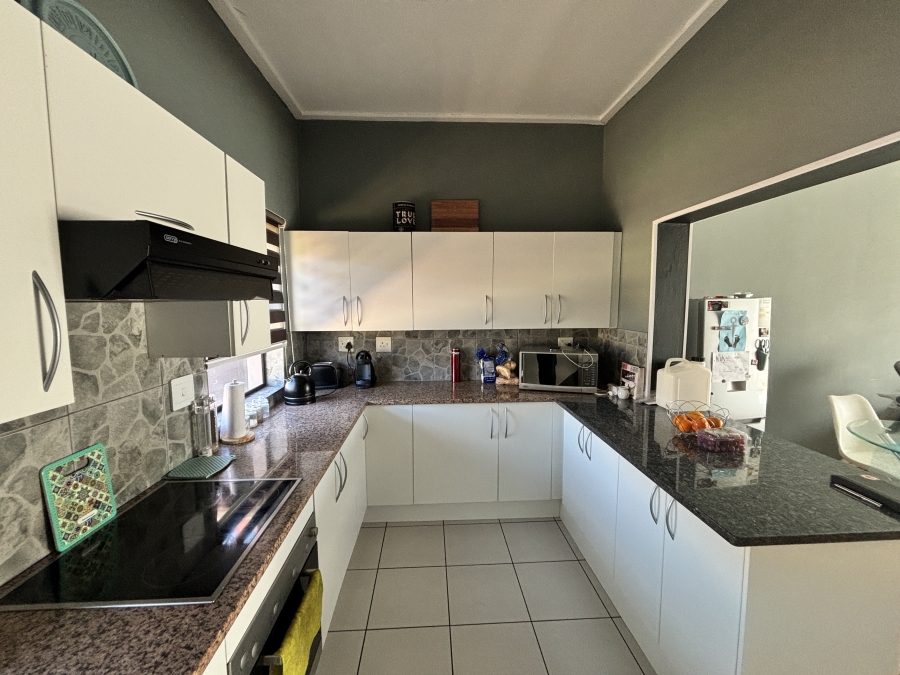 To Let 2 Bedroom Property for Rent in Jackal Creek Golf Estate Gauteng