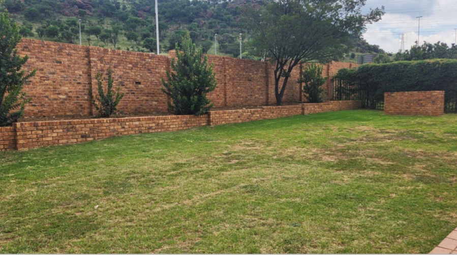 2 Bedroom Property for Sale in Linmeyer Gauteng