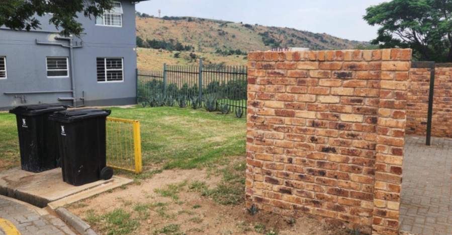 2 Bedroom Property for Sale in Linmeyer Gauteng