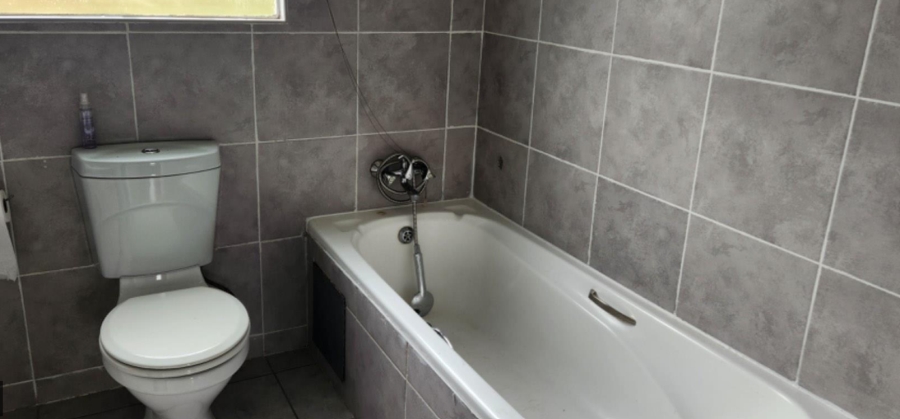 2 Bedroom Property for Sale in Linmeyer Gauteng