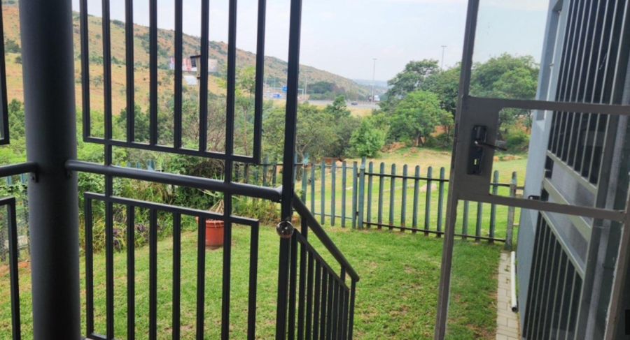 2 Bedroom Property for Sale in Linmeyer Gauteng