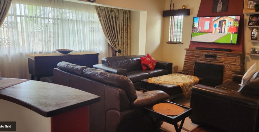 5 Bedroom Property for Sale in Linmeyer Gauteng