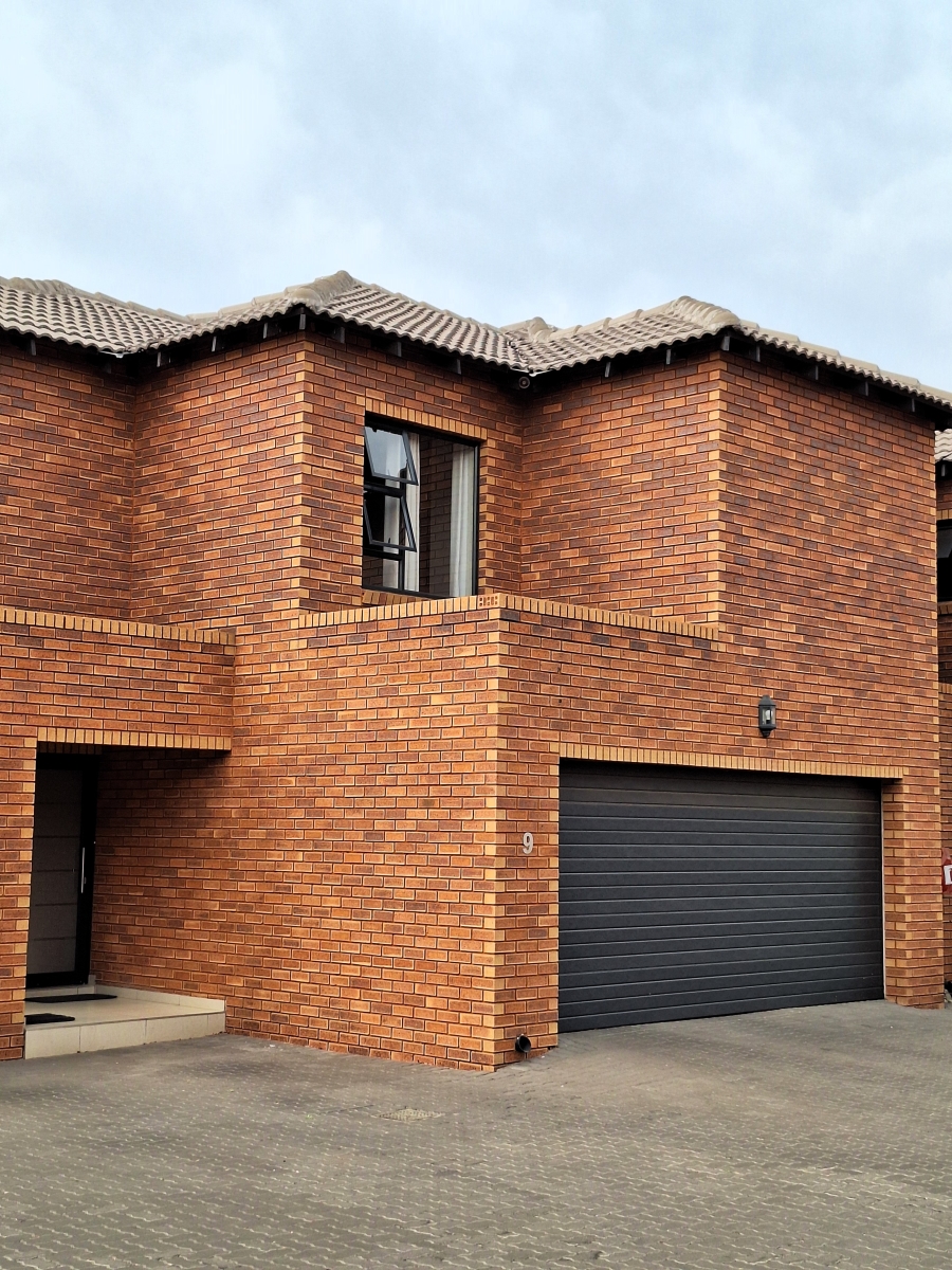 3 Bedroom Property for Sale in Brackenhurst Gauteng