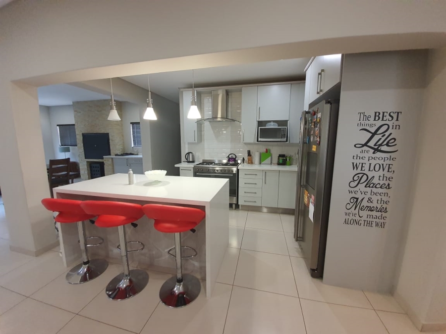 To Let 3 Bedroom Property for Rent in Midstream Estate Gauteng